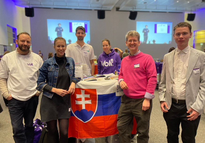 Volt General assembly, slovenský tím. valné zhromaždenie Frankfurt 2025 Volt Europa, hnutie Volt, prvá a jediná federalistická strana európskej únie